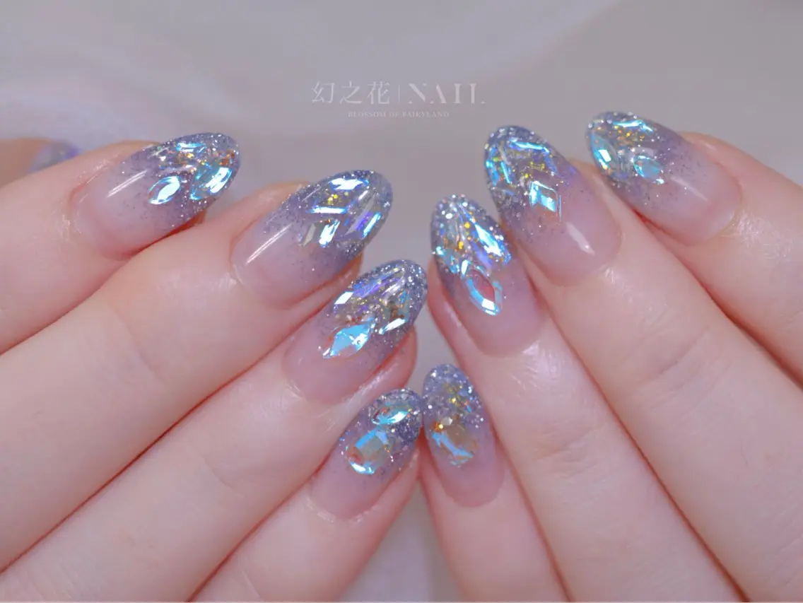 ネイル ブルー ラメ(グリッター) ストーンネイル ワンホンネイル 幻之花 Nailのネイルデザイン