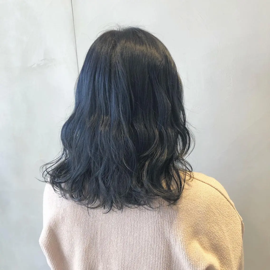 セミロング カラー カット ヘアカラー トリートメント 荒木 依莉亜のヘアスタイル