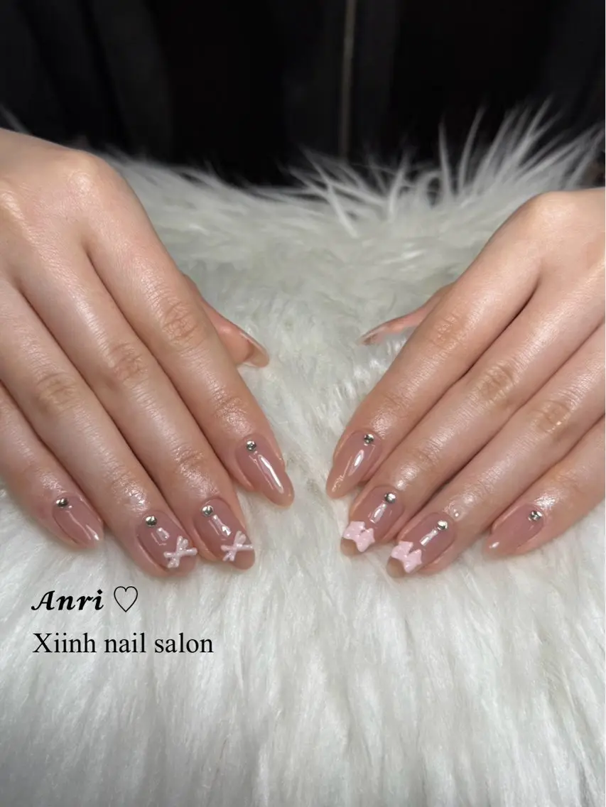 ネイル チークネイル 長さ出し フットネイル ジェルネイル 卒業式 𝓐𝓷𝓻𝓲 XiinhNailのネイルデザイン