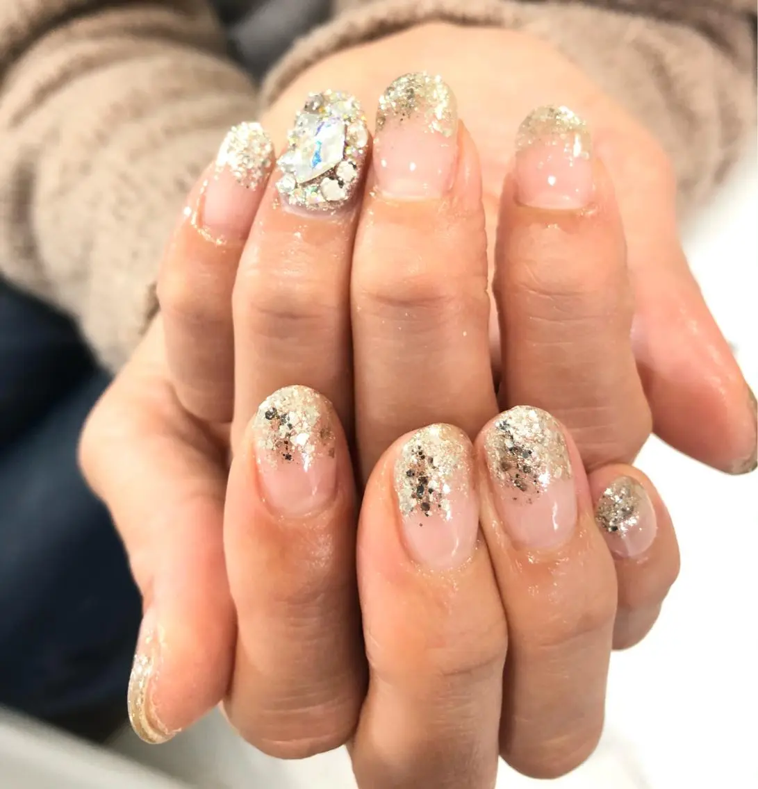 ネイル 卒業式 ラメ(グリッター) ラメグラデーション ストーンネイル H3 hitoのネイルデザイン