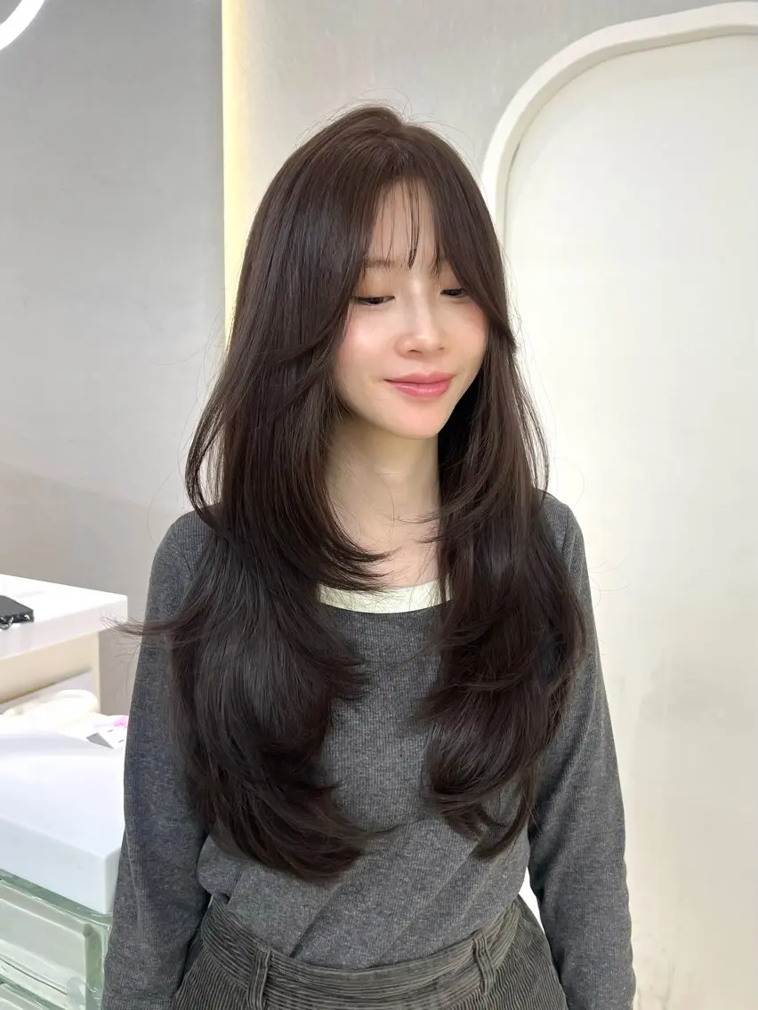 ロング カラー ブラウンカラー ケアカラー 透明感カラー レイヤーカット GAGA AMIKAのヘアスタイル