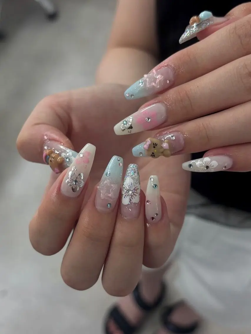 ネイル キラキラネイル 韓国ネイル マグネットネイル 持ち込み ネイルチップ ハンドネイル フットネイル Himeka Bling.Nailのネイルデザイン