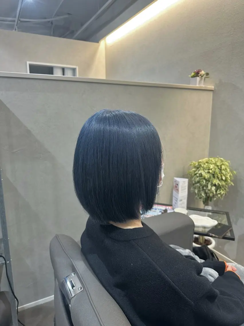 ミディアム カラー ブリーチ ブルーカラー ケアブリーチ ヘアカラー トリートメント Salon de QualiaRUNAのヘアスタイル