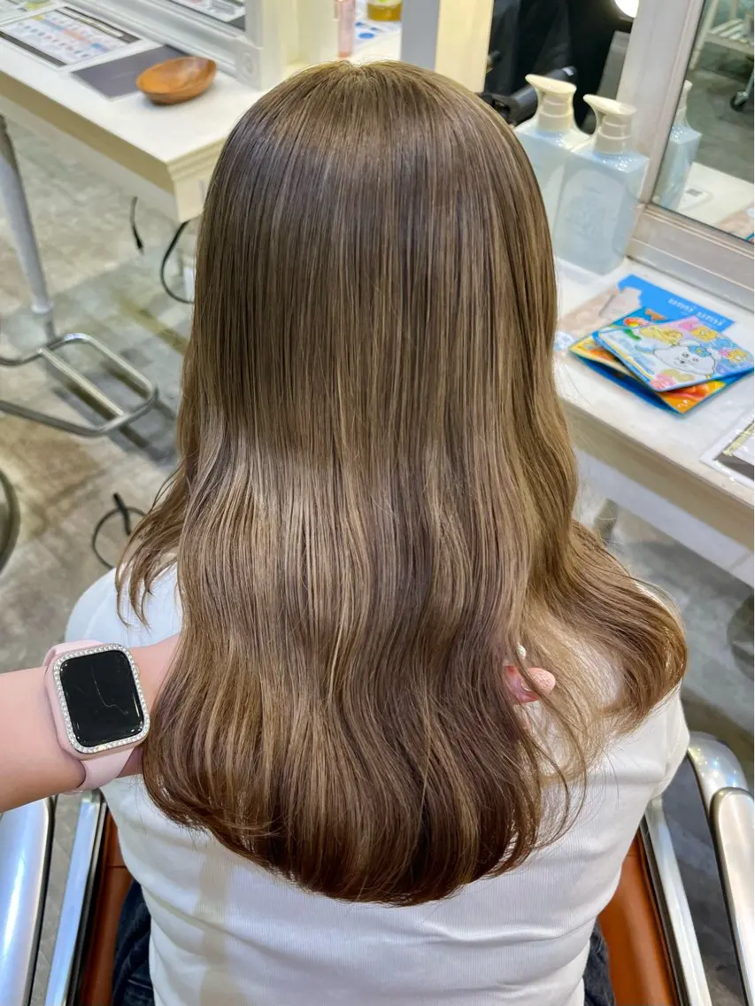 カラー ベージュカラー ブリーチ ヘーゼル エクステ🎀 暖色カラー🎀amiのヘアスタイル
