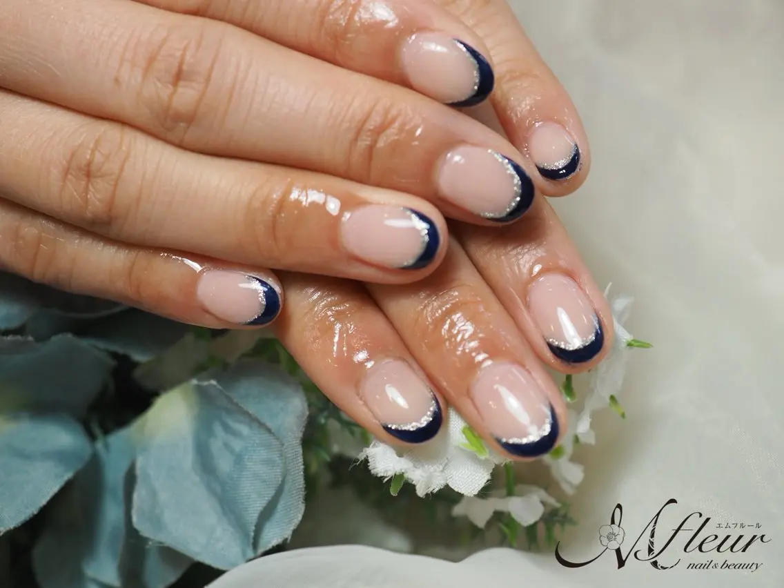 ネイル ブルー フレンチネイル ラメ(グリッター) シルバー saya M🌸💅✨のネイルデザイン