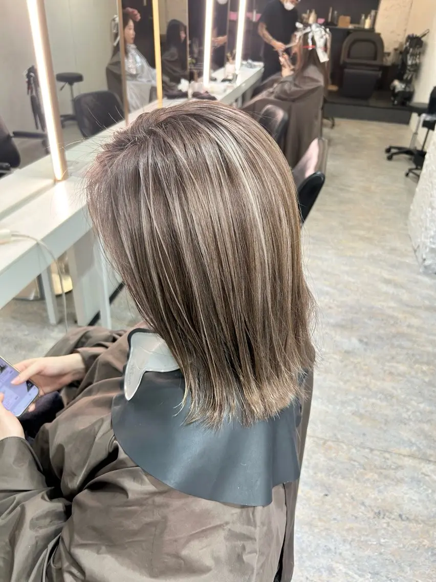 ショート カラー ハイライトカラー ハイライト ヘアカラー レイヤーカット BLend 渋谷のヘアスタイル