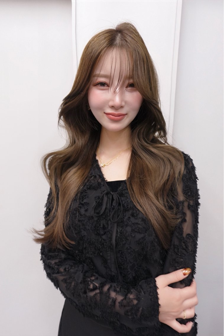 ロング カラー ブリーチ 透明感カラー ロング 似合わせカット カット ヘアカラー トリートメント 表参道/透明感カラー 韓国ヘア長田雄希のヘアスタイル