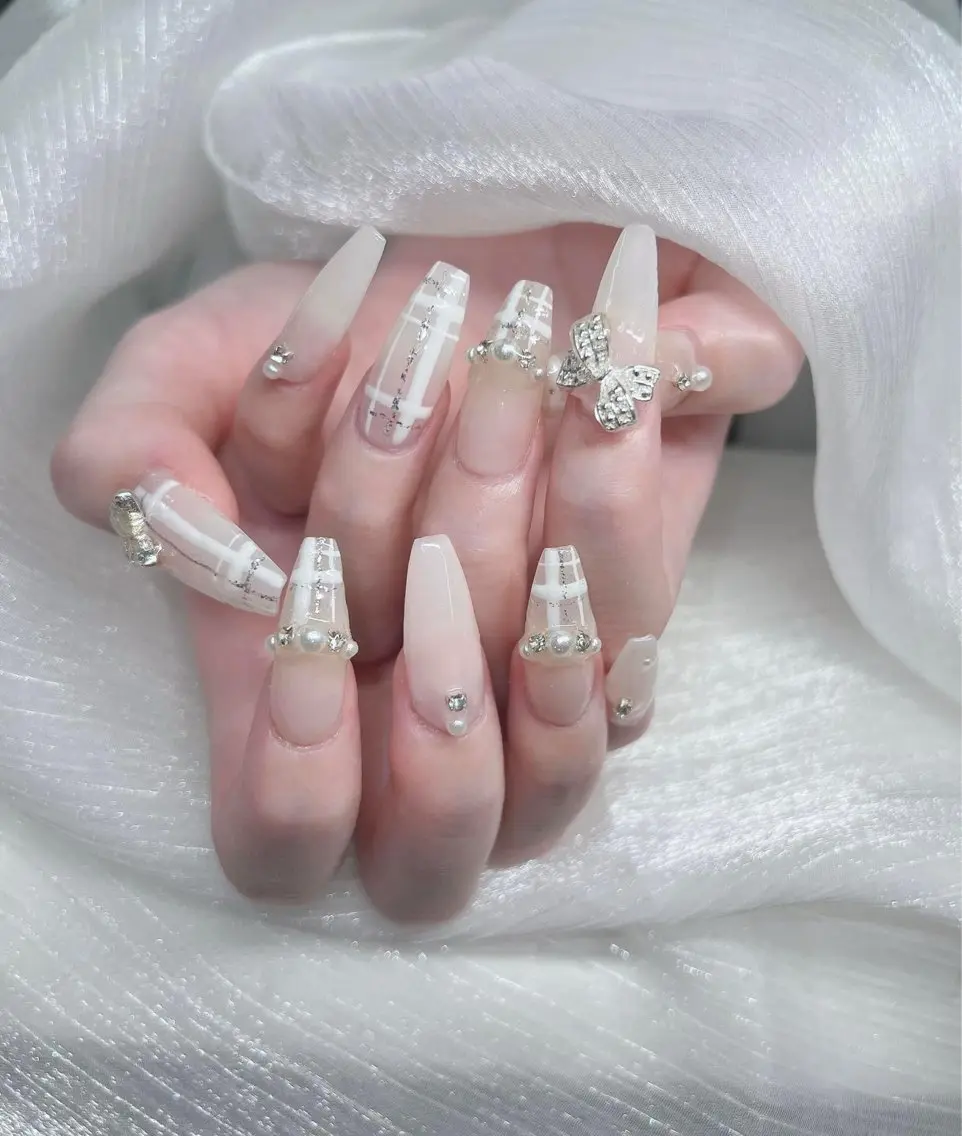 ネイル アートネイル 長さ出し ジェルネイル キラキラネイル マグネットネイル Lee Nails チップ長さだし専門店のネイルデザイン