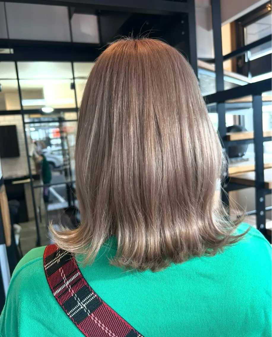 ミディアム ボブ 岡田 七海のヘアスタイル