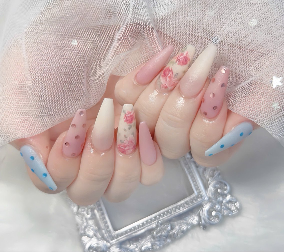 ネイル チークネイル 長さ出し フレンチネイル ジェルネイル グラデーション ハンドネイル THANHTHANH NAILのネイルデザイン