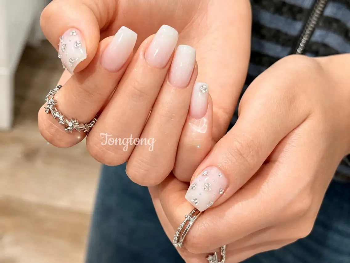 ネイル グラデーション 韓国ネイル オフィスネイル シンプルネイル ストーンネイル ハンドネイル Tongtong Nail Salonのネイルデザイン