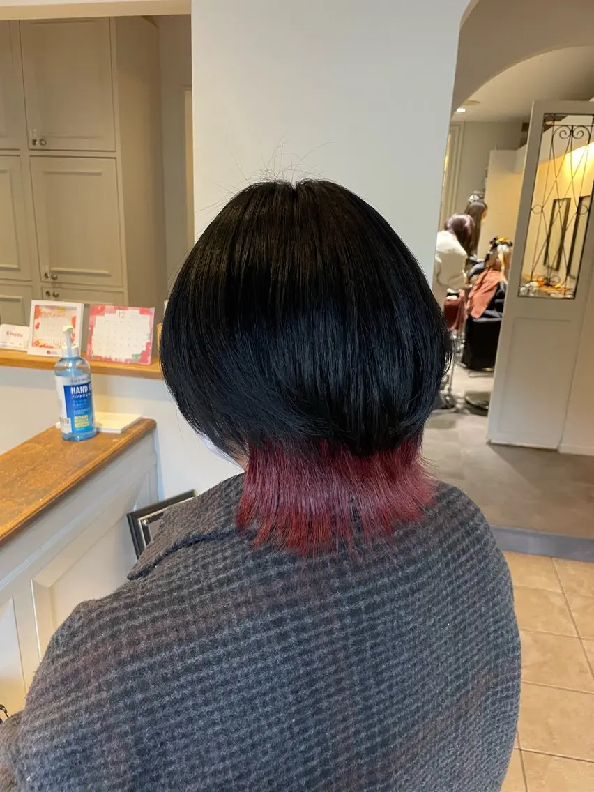 ショート ウルフカット ヘアカラー トリートメント ハイトーン/透明感 カラー/下出有沙のヘアスタイル