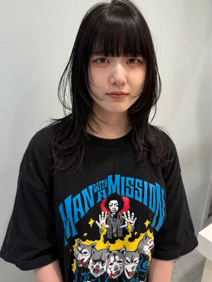 ミディアム カラー 顔周りカット レイヤーカット 中川 茜里のヘアスタイル