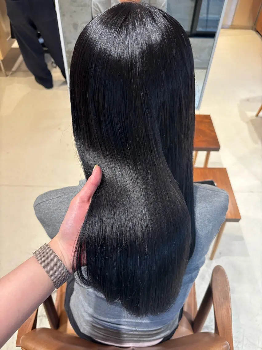 ロング カラー 黒髪 ブルーカラー ブルーブラック ヘアカラー KAREN _KITEのヘアスタイル