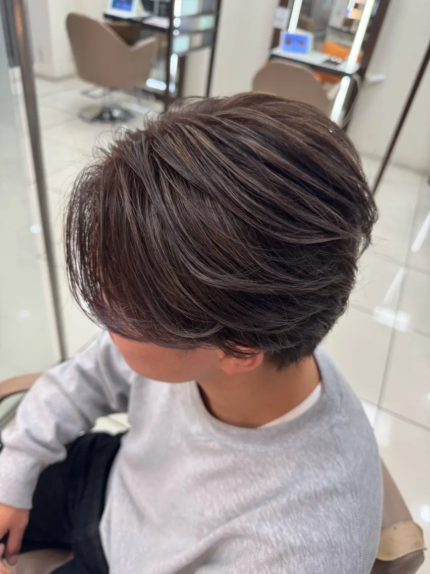 カラー メンズ メンズ特化シャドウパ ーマラウンドマッシュのヘアスタイル