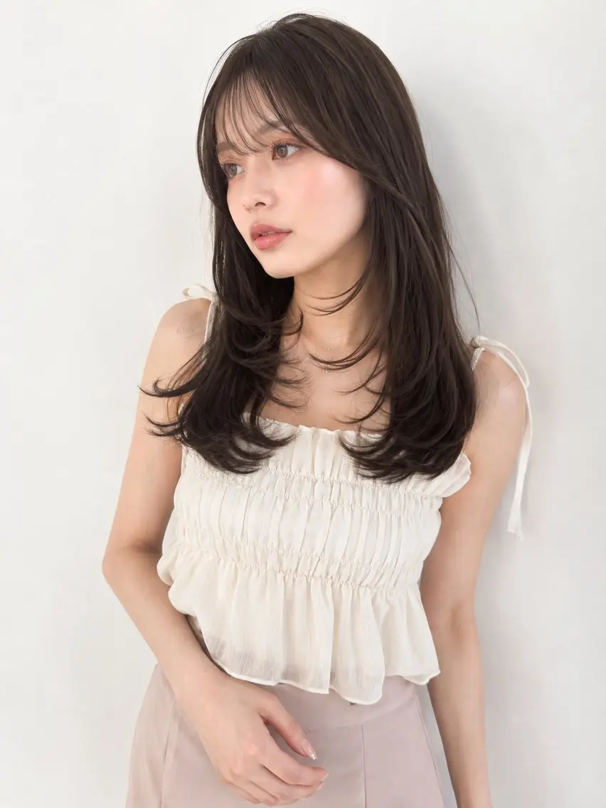 ミディアム 顔まわりレイヤー レイヤーカット シースルーバング 小顔カット カット ヘアカラー トリートメント モテ髪‎🫧赤み消し カラー表参道きょうこのヘアスタイル