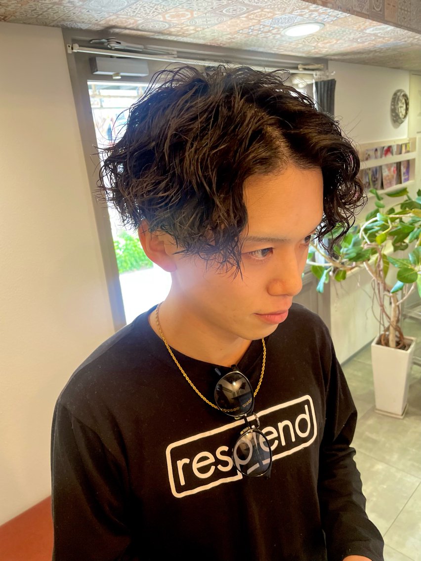 パーマ メンズ センターパート 荒牧 絵美のヘアスタイル