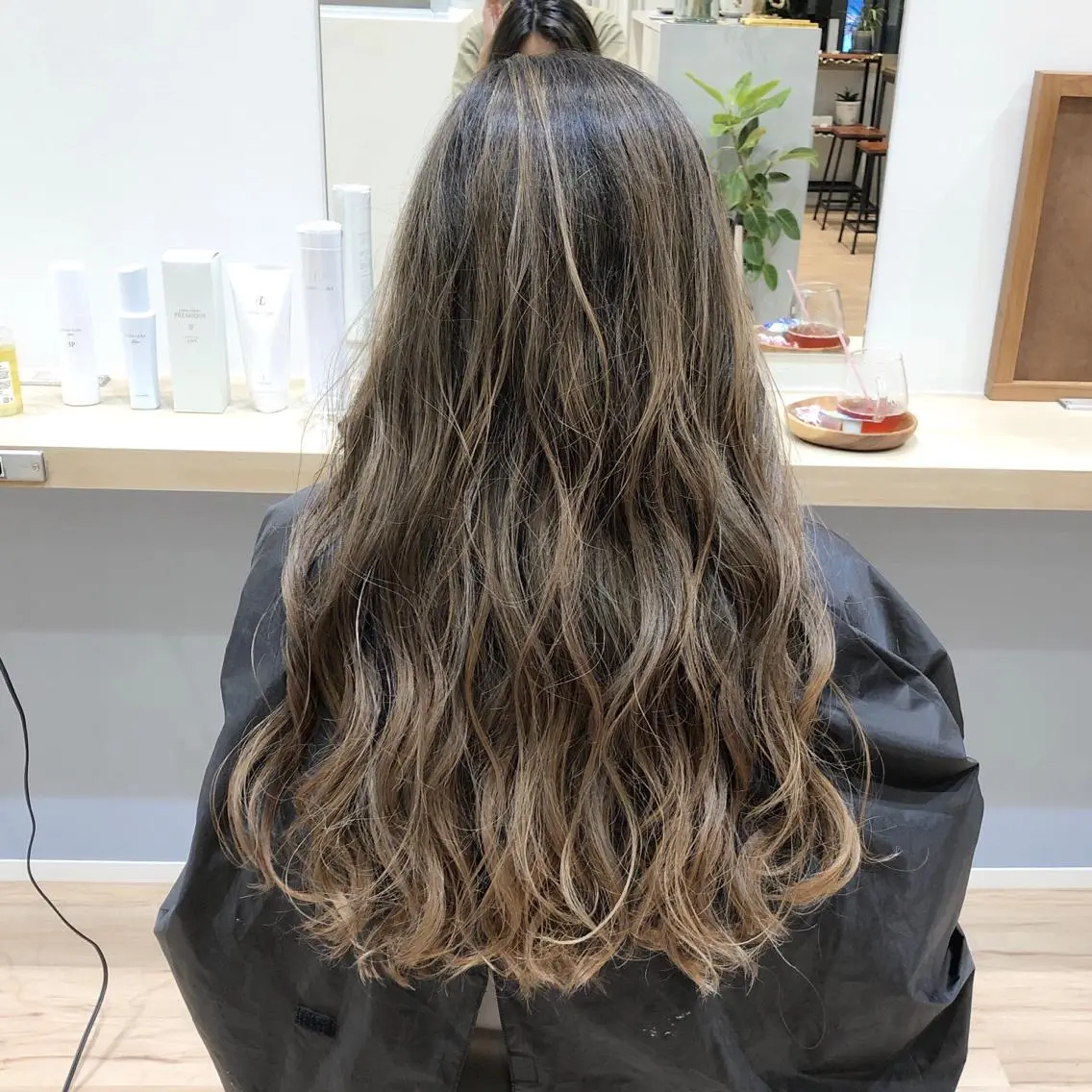 ロング カラー バレイヤージュ レイヤーカット ヘアカラー トリートメント 【店長】大根 亮太のヘアスタイル