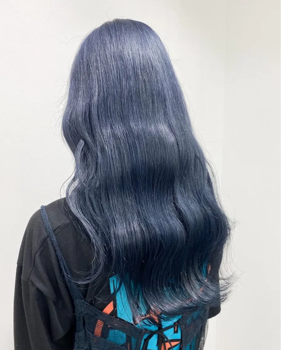 ロング カラー ブリーチ ブルーカラー ネイビーカラー カット ヘアカラー トリートメント tomomi /レイヤーカットのヘアスタイル