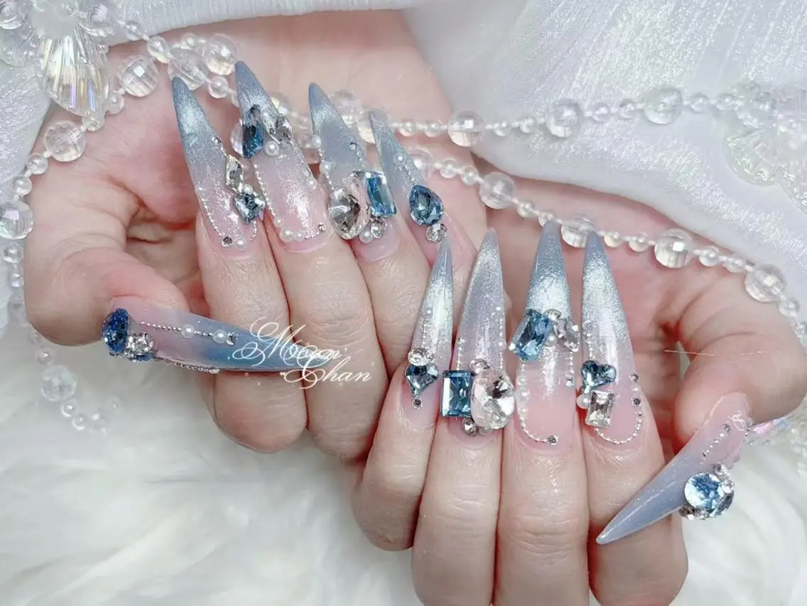 ネイル 長さ出し キラキラネイル 韓国ネイル ロングネイル マグネットネイル ハンドネイル ハンドケア KTNail 🎀 長さ出し専門店のネイルデザイン