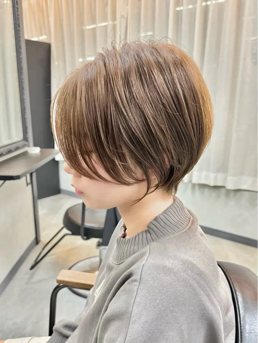 ショート カラー ブリーチ ブリーチなしカラー 似合わせカット カット ヘアカラー トリートメント 井本翔太.髪質改善. ベージュ.グレージュのヘアスタイル