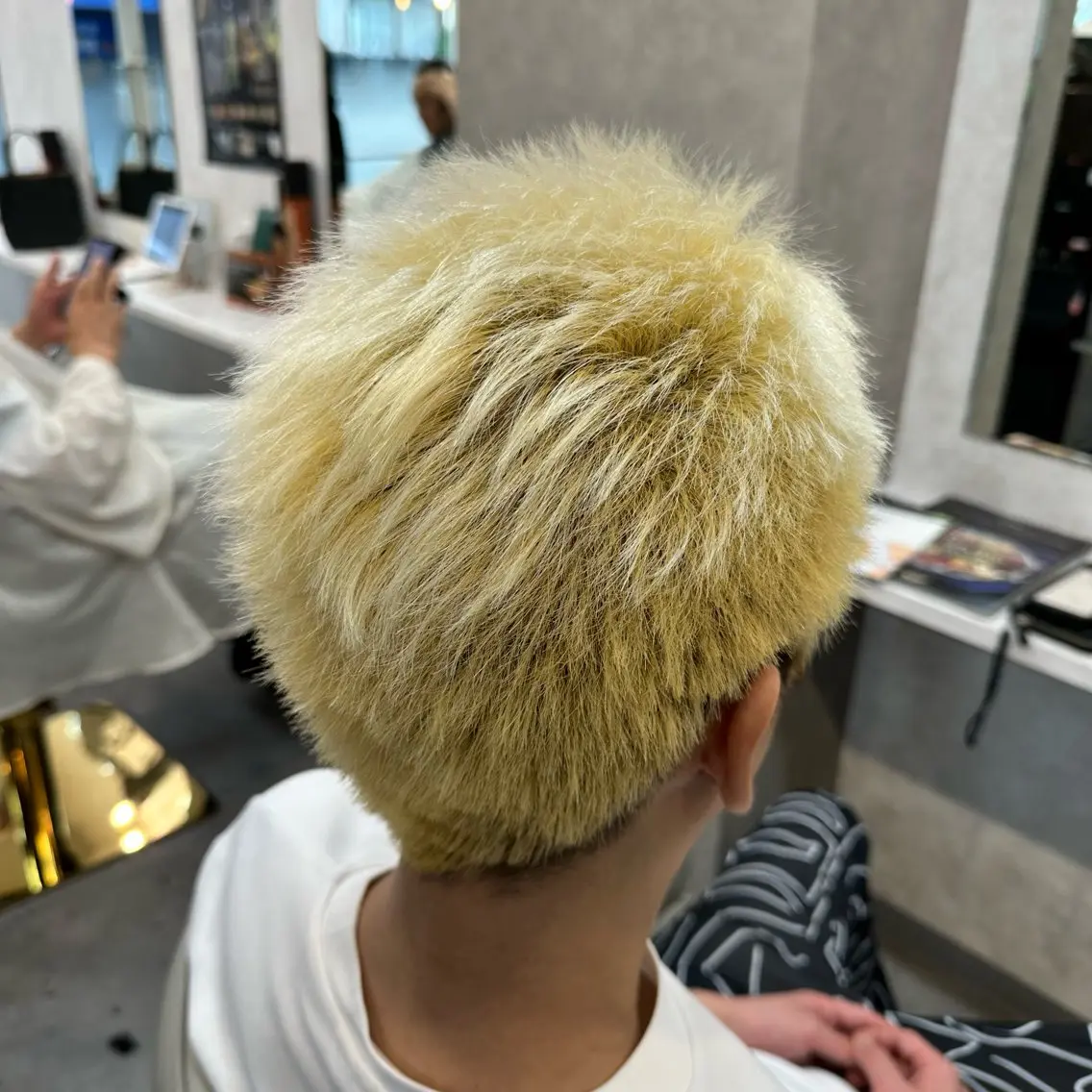 ショート メンズ ヘアカラー 粟野 裕稀のヘアスタイル