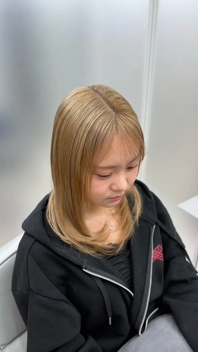 セミロング カラー ベージュカラー ブリーチ ヘアカラー トリートメント 🌙小林春月/新宿/ 美髪/ハイトーン🌙のヘアスタイル