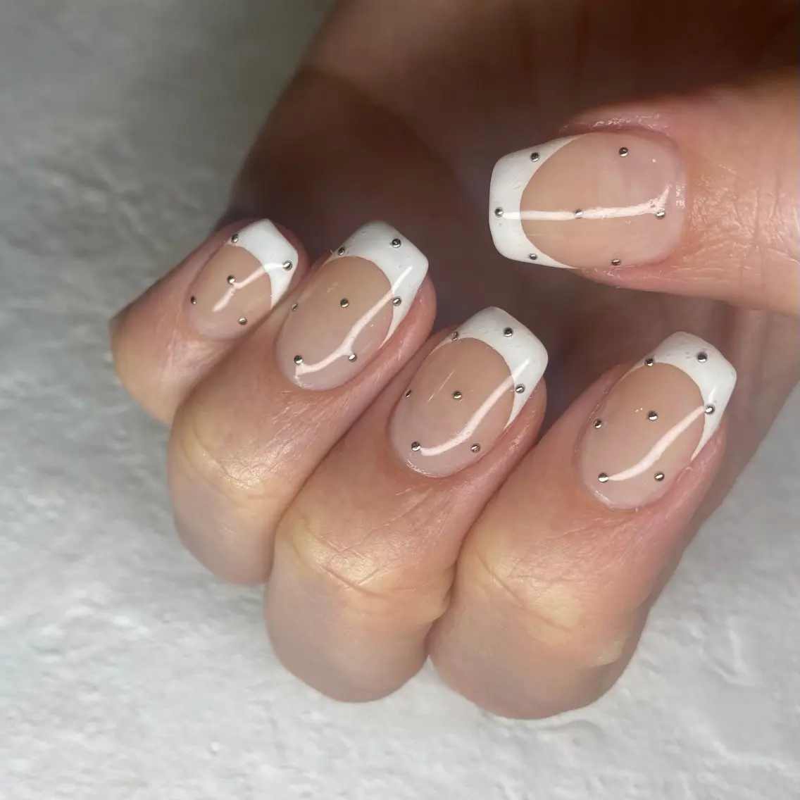 ネイル フレンチネイル io nail / moeのネイルデザイン