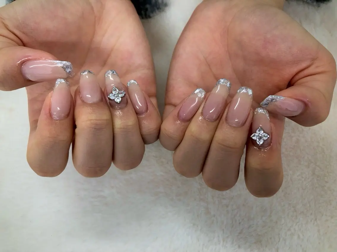 ネイル フレンチネイル ガラスフレンチ シルバー ハンドネイル ハンドケア 心斎橋Salon Epokkuのネイルデザイン