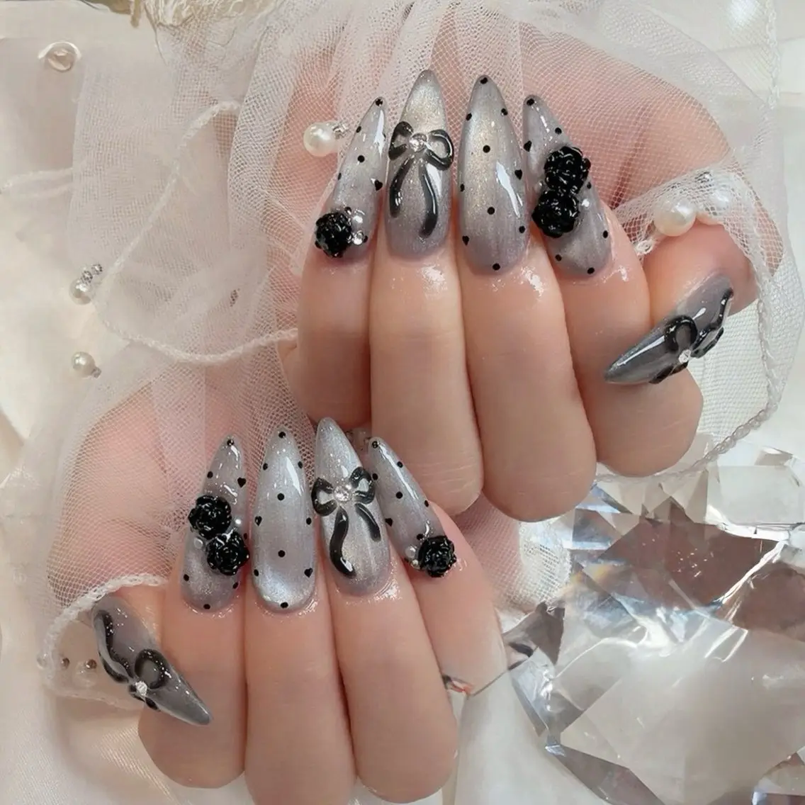 ネイル チークネイル ドット フットネイル フレンチネイル グラデーション ハンドネイル ハンドケア Nihonthy Nail 新宿のネイルデザイン