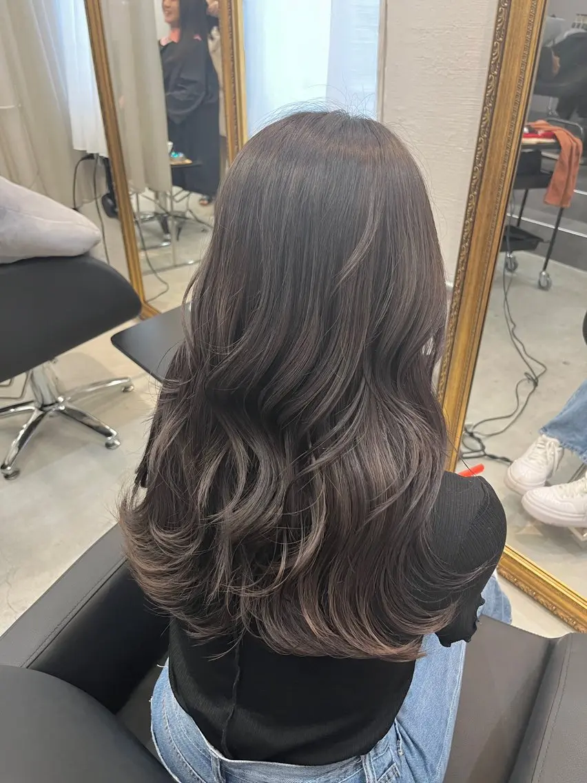 ロング カラー グレージュ シアーグレージュ グレージュ/透け感 カラー/透明感カラーのヘアスタイル