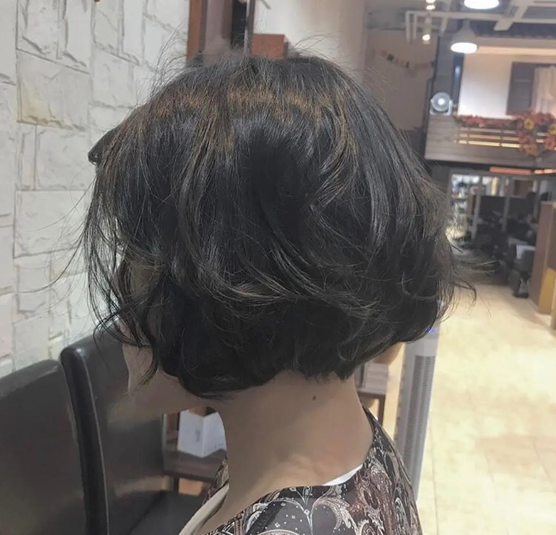 ショート カラー ✂︎ショート、ボブ、 レイヤー🩵YUMIのヘアスタイル