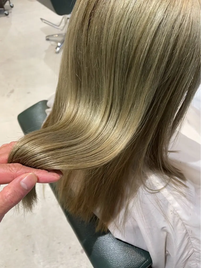 ロング ヘアカラー カラー/ダブルカラー グレイカラー椿こはなのヘアスタイル