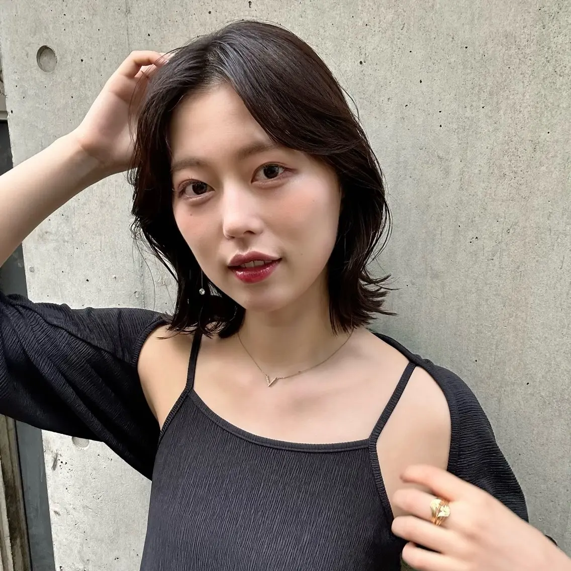 ミディアム deseo 透明色艶カラーツバサのヘアスタイル