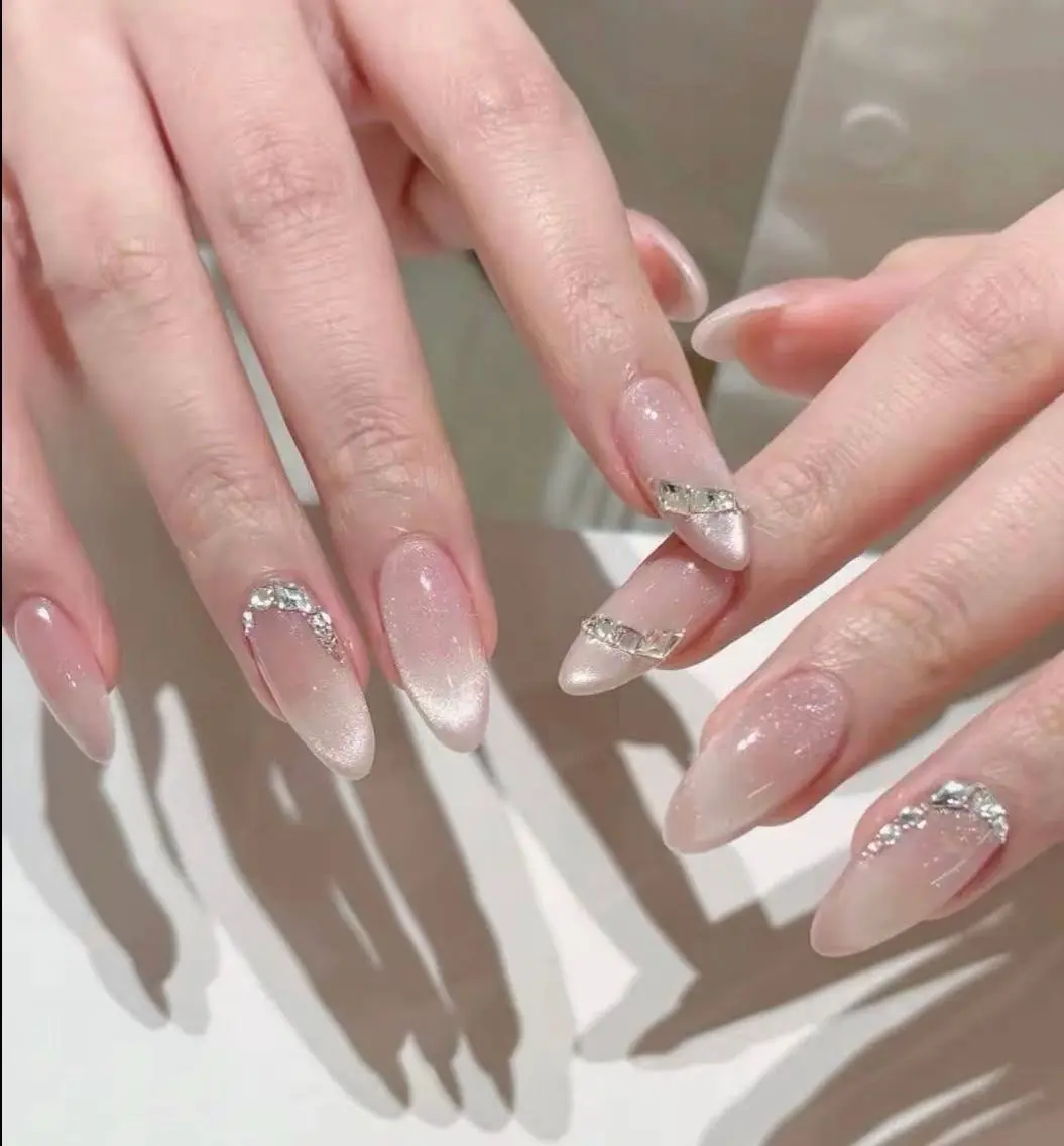ネイル ハンドネイル T. Leeのネイルデザイン