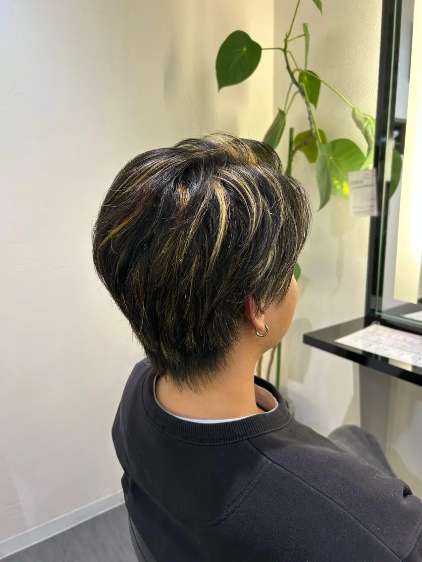 カラー ハイライトカラー 西村 優那のヘアスタイル