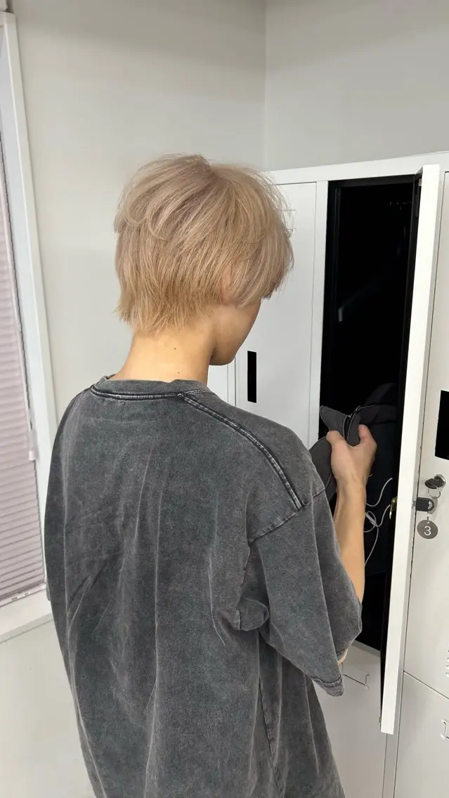 ショート カラー メンズ メンズブリーチ メンズハイトーン メンズインナーカラー メンズ韓国風 アッシュ 💍モテる艶髪 透明感カラー💖のヘアスタイル