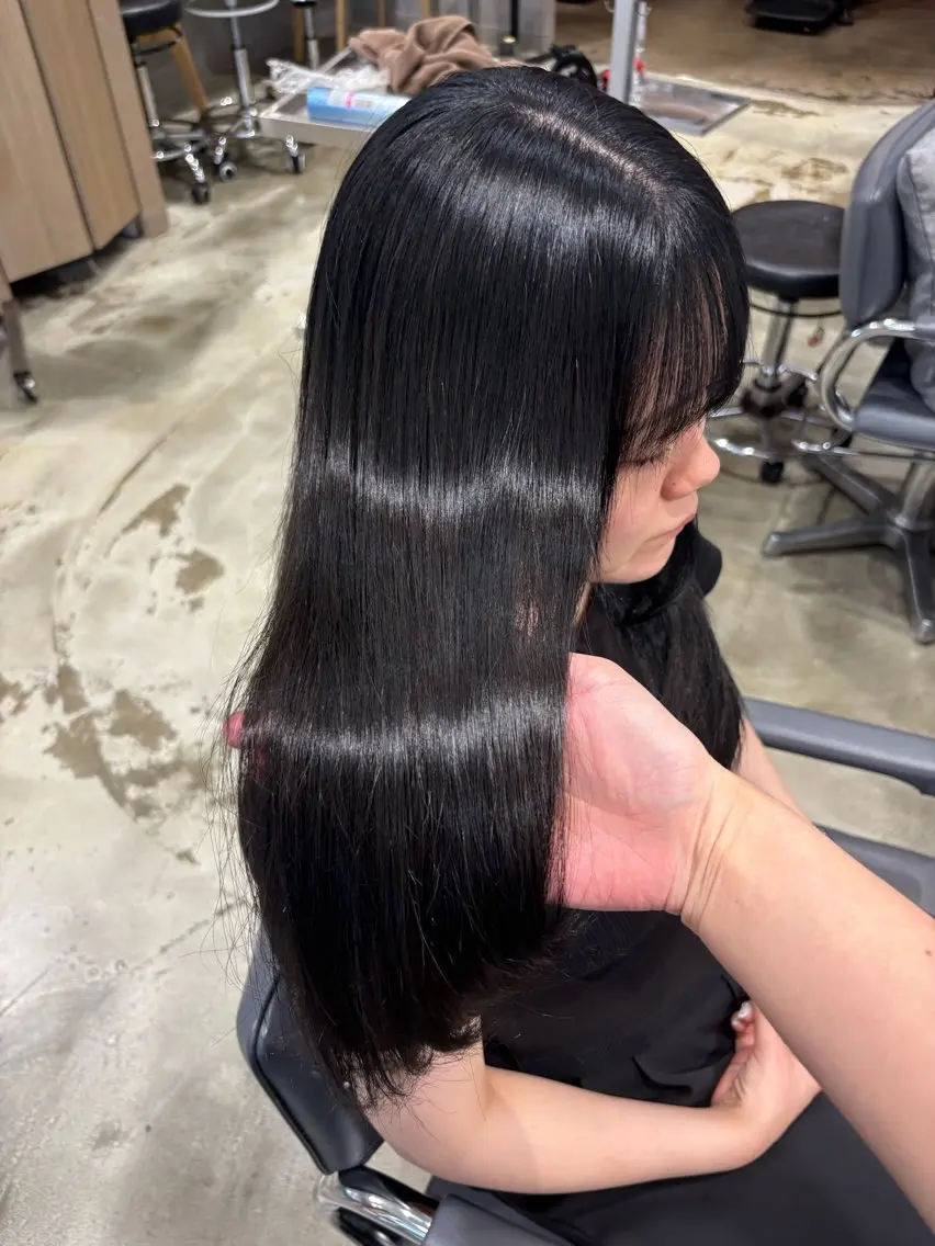 ロング カラー 黒髪 ブルーカラー ブルーブラック カット ヘアカラー 新宿/ミルクティー/ カットモデル/のりかのヘアスタイル