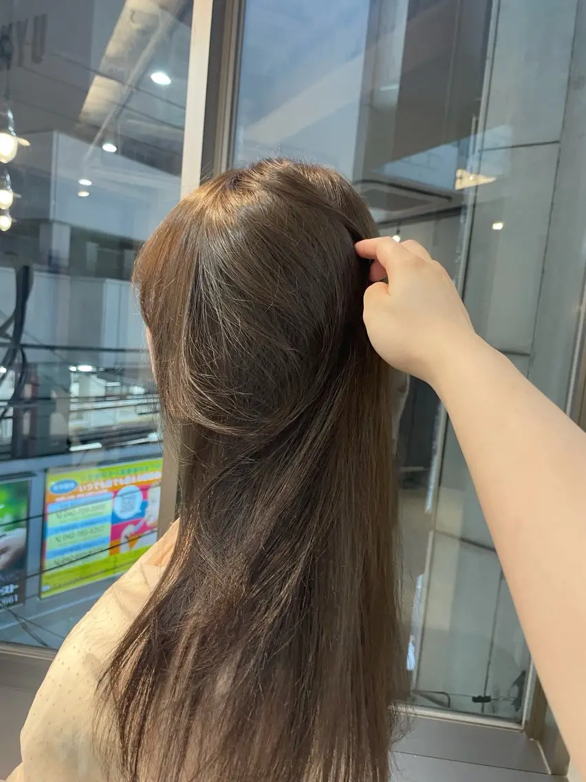 ロング カラー ベージュカラー オリーブベージュ ヘアカラー tiel 小山莉々のヘアスタイル