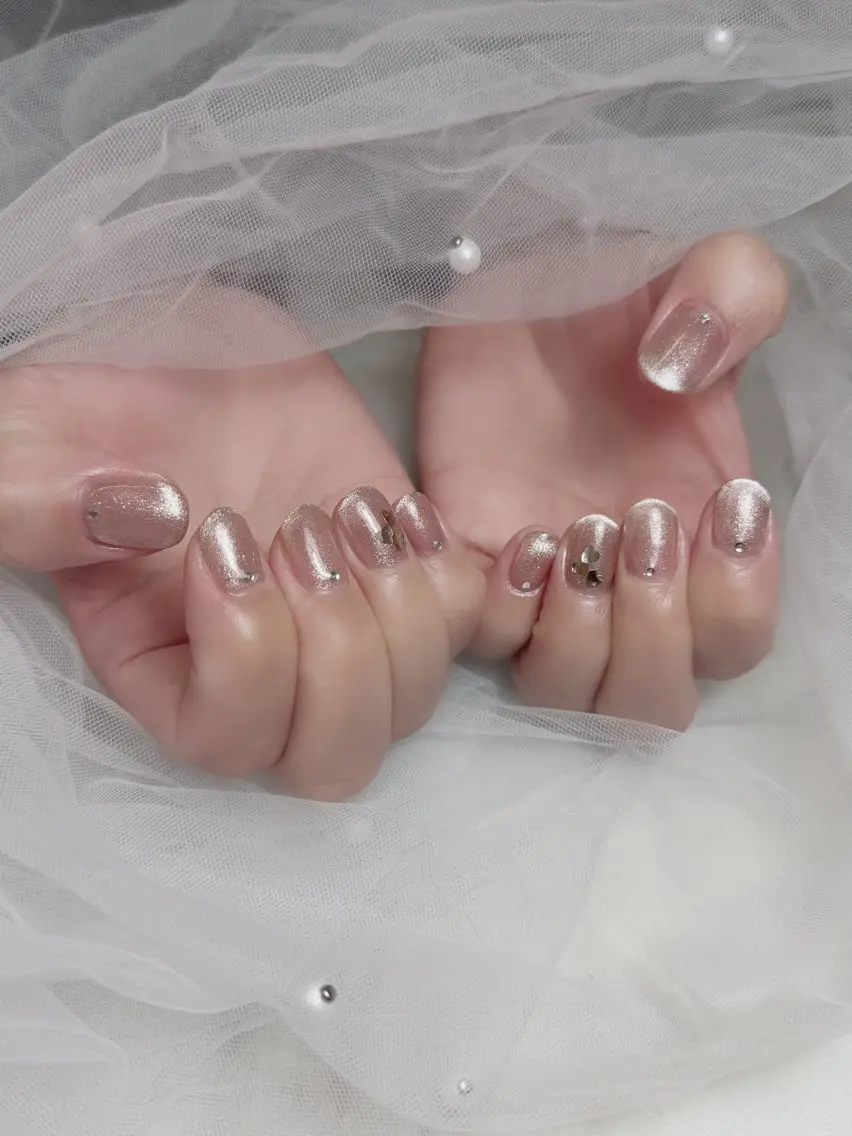 ネイル フレンチネイル マグネットネイル マグネットフレンチ ハンドネイル MAKI💎堺筋本町 綺麗め/ガーリーのネイルデザイン
