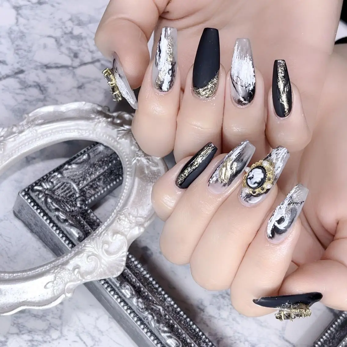 ネイル ネイルチップ Queen‘s なんのネイルデザイン