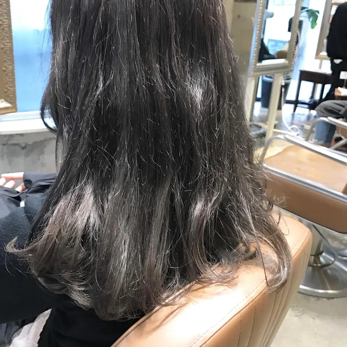ミディアム カラー ダブルカラー グレージュ サロンドミルク 原宿のヘアスタイル