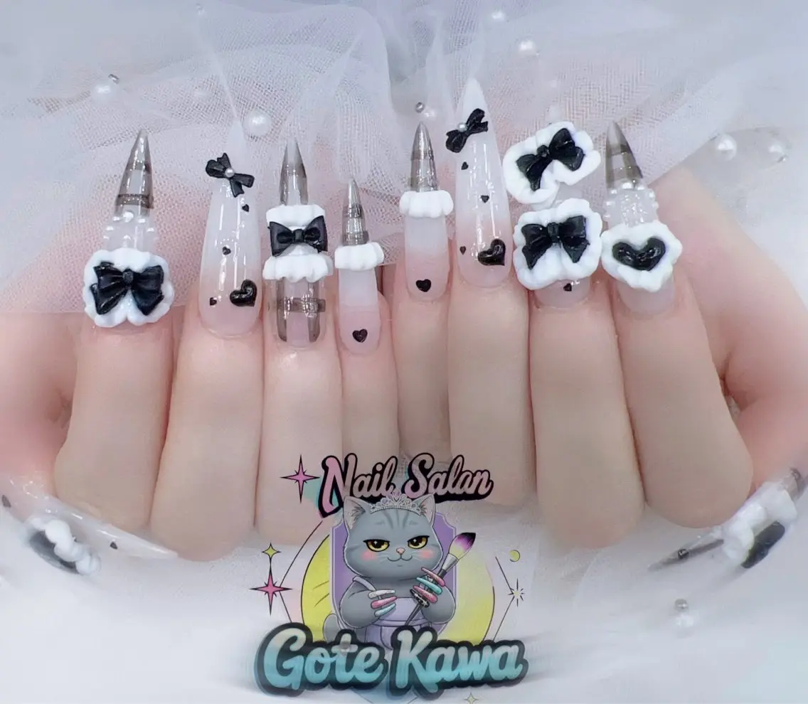 ネイル アートネイル キラキラネイル スカルプネイル ハンドネイル ハンドケア Gote Kawa nail salonのネイルデザイン