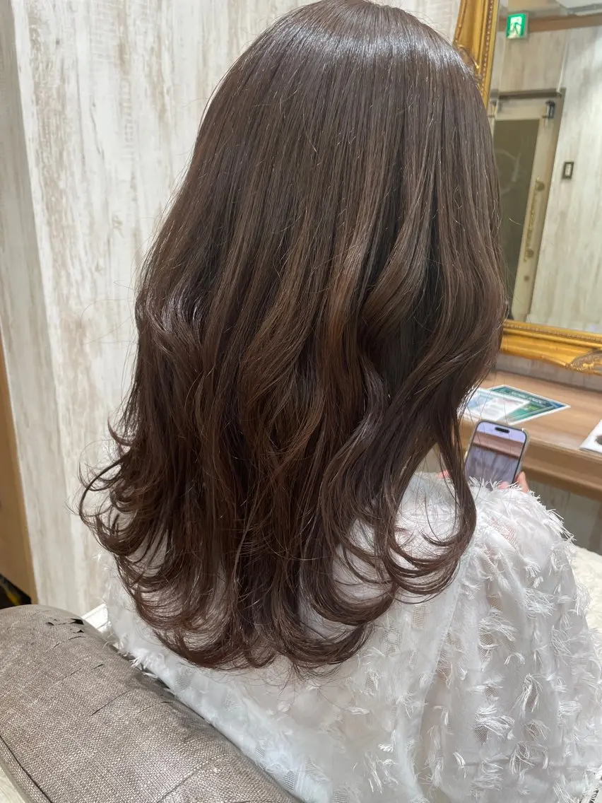 セミロング カラー レイヤーカット 天方 児太郎のヘアスタイル