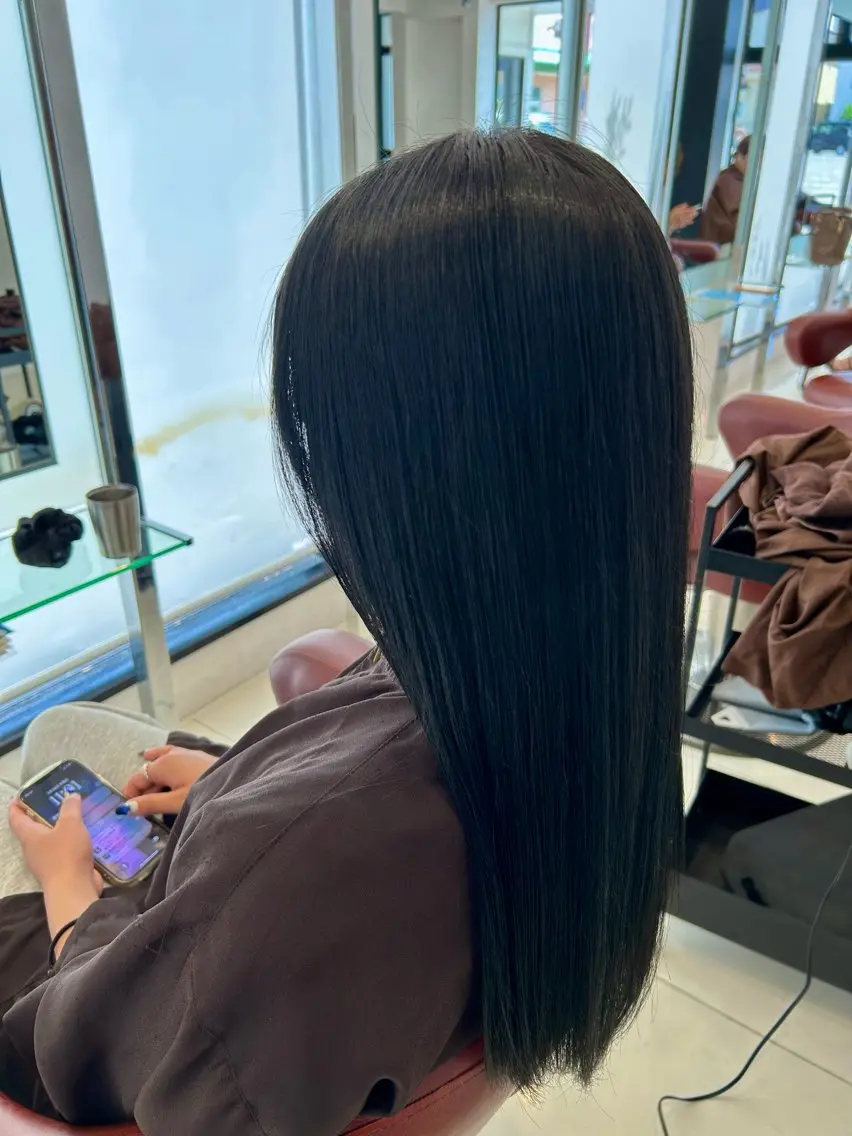 ロング カラー 黒髪 ブルーカラー ブルーブラック ヘアカラー 石塚 光流のヘアスタイル