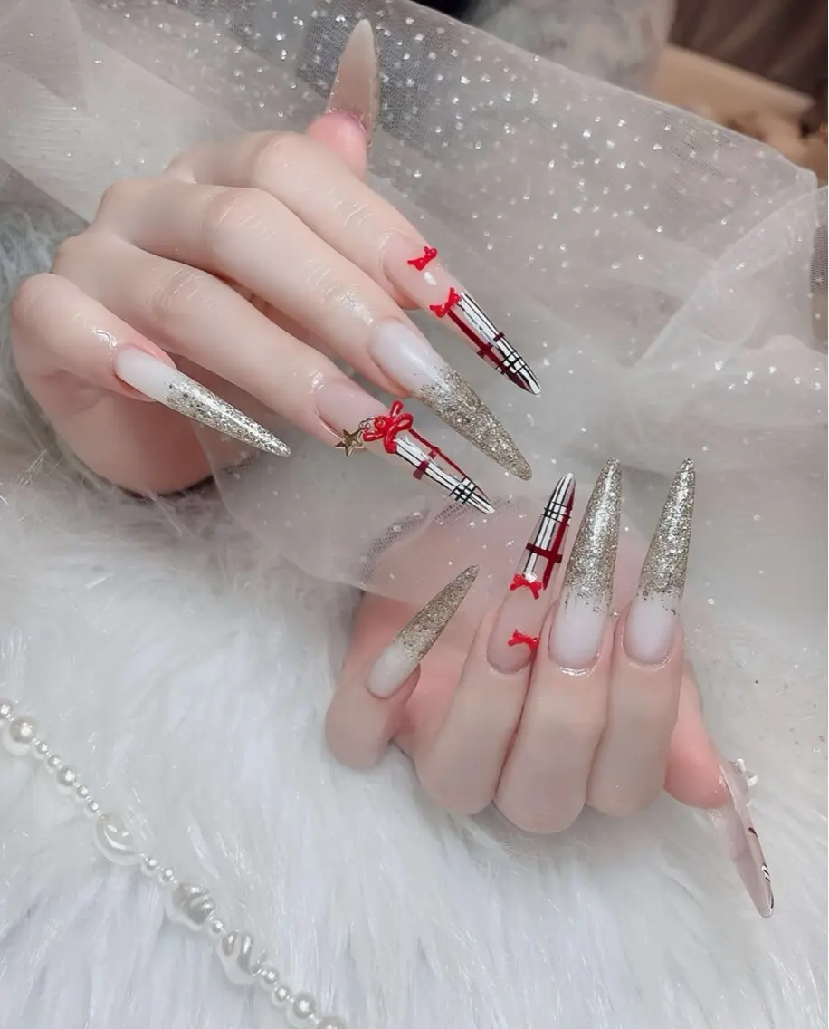 ネイル オーロラネイル チークネイル 桜ネイル クリアネイル ドット ハンドネイル Rin Nail 新大久保店のネイルデザイン