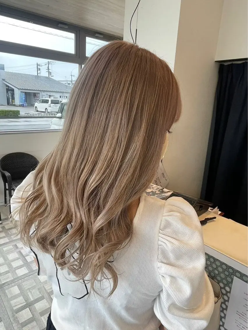 カラー ベージュカラー ミルクティーベージュ ヘアカラー ケアカラー/ダブル カラー☘️梅本琉衣のヘアスタイル