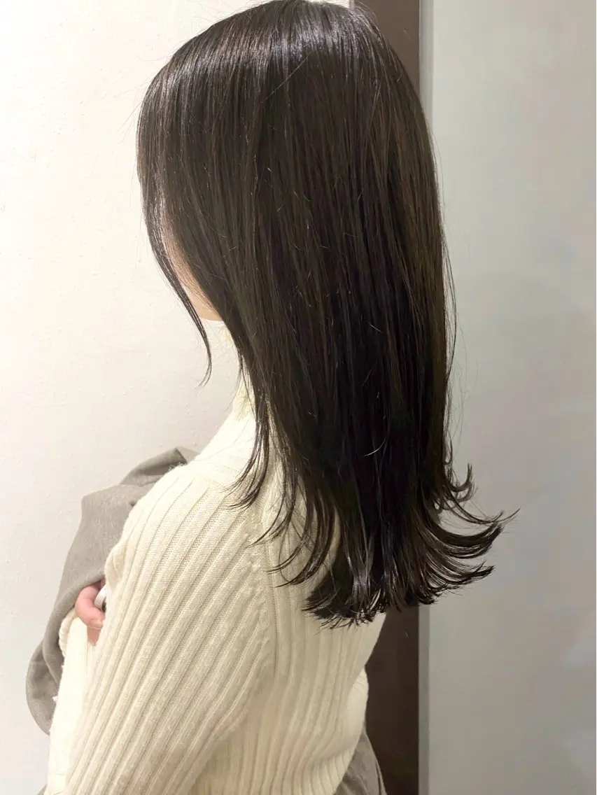 ミディアム ヘアカラー トリートメント くすみカラー / 肌馴染み/ 花房佑夏のヘアスタイル