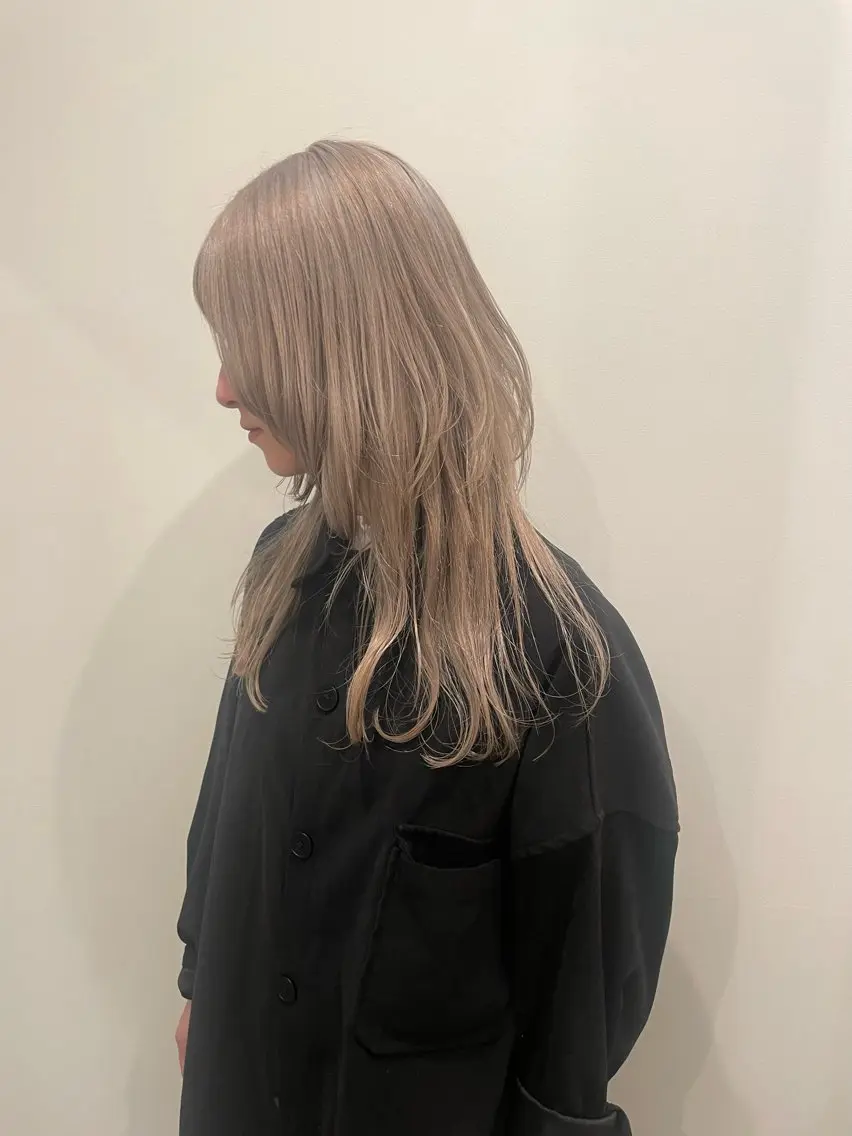 ロング カラー ブロンド ハイトーンカラー ホワイトブロンド ロング ウルフカット ヘアカラー 渋谷 留菜のヘアスタイル