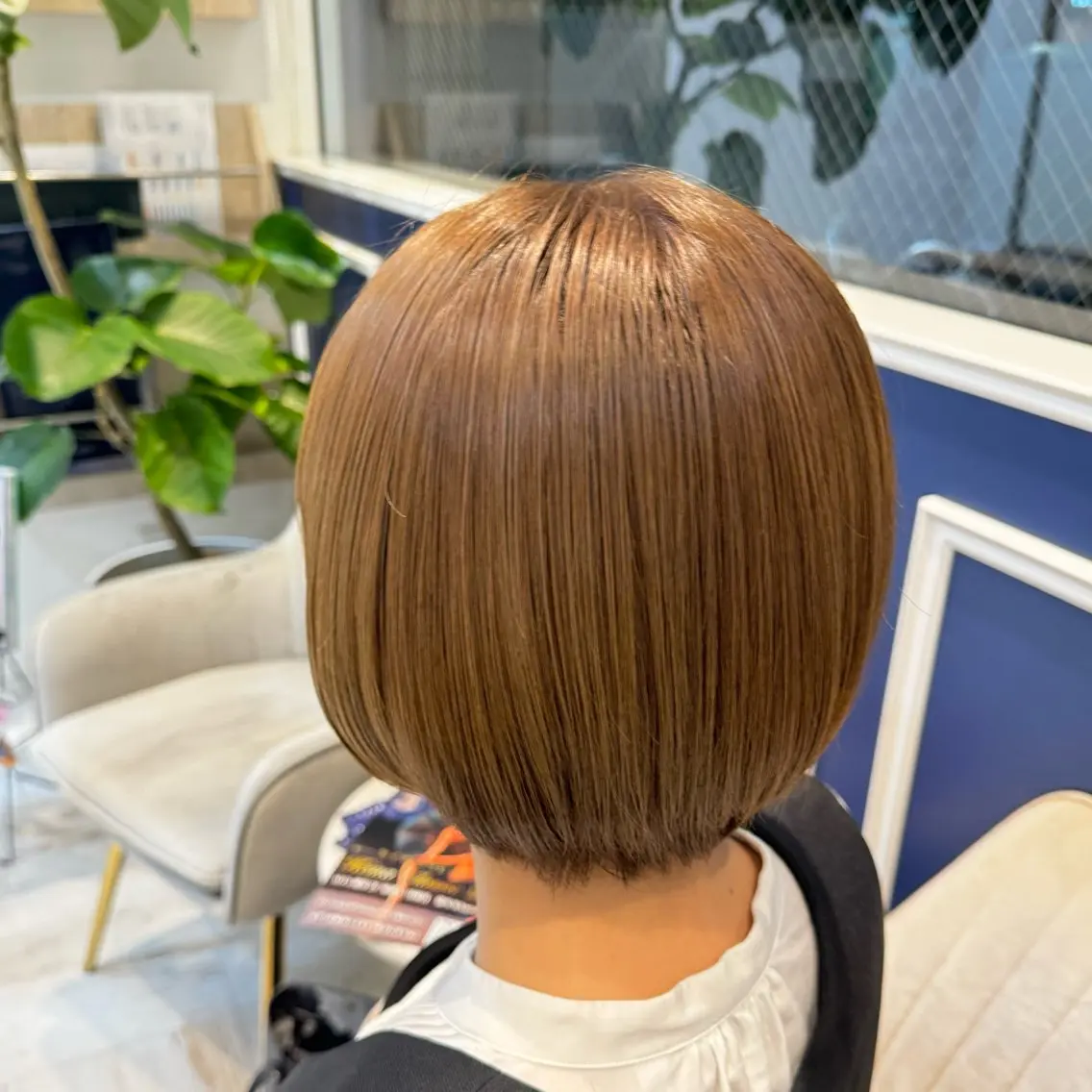 ショート カラー ベージュカラー オリーブベージュ カット ヘアカラー 吉田 新平のヘアスタイル